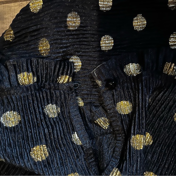 NWOT - no flaws - really pretty and great for holidays or work - Picture 2 of 4